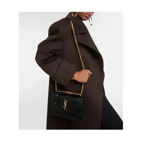 Sac Yves Saint Laurent [Modèle], porté à l'épaule